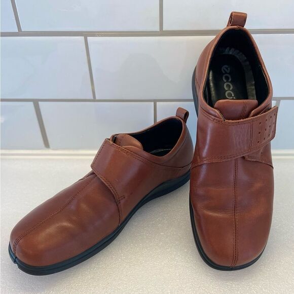 Ecco Shoes - ECCO Women’s Light Shock Square-Round Point Shoes-Size 7.5